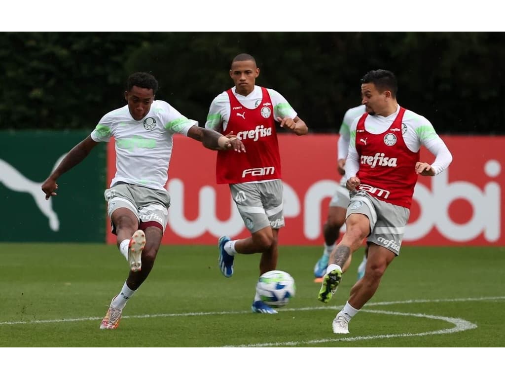 Quanto o Palmeiras arrecada com as vendas de Artur e Kevin?