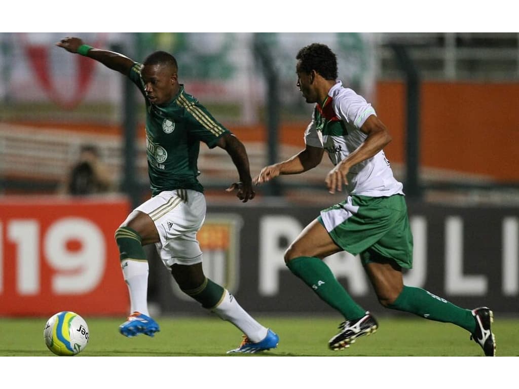 Palmeiras reencontra Portuguesa após uma década em confronto histórico no futebol.