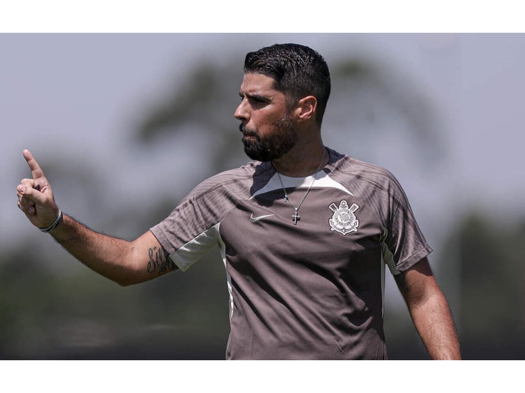 António Oliveira é apresentado como técnico do Corinthians em coletiva ao vivo