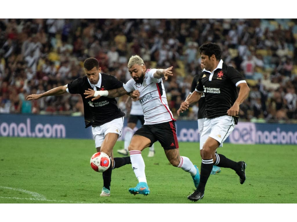 Gabigol desperdiça penalidade e clássico Flamengo x Vasco termina em empate.