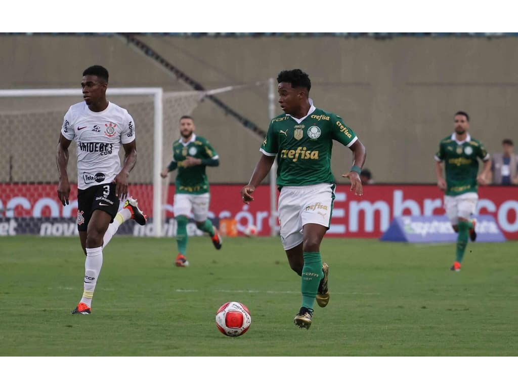Palmeiras e Corinthians protagonizam empate eletrizante no Paulistão.