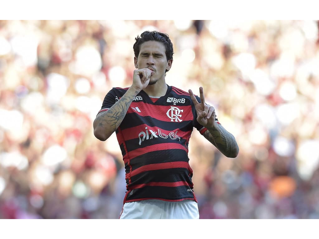 Pedro, atacante do Flamengo, espera aumentar marca de gols com paternidade de gêmeos.