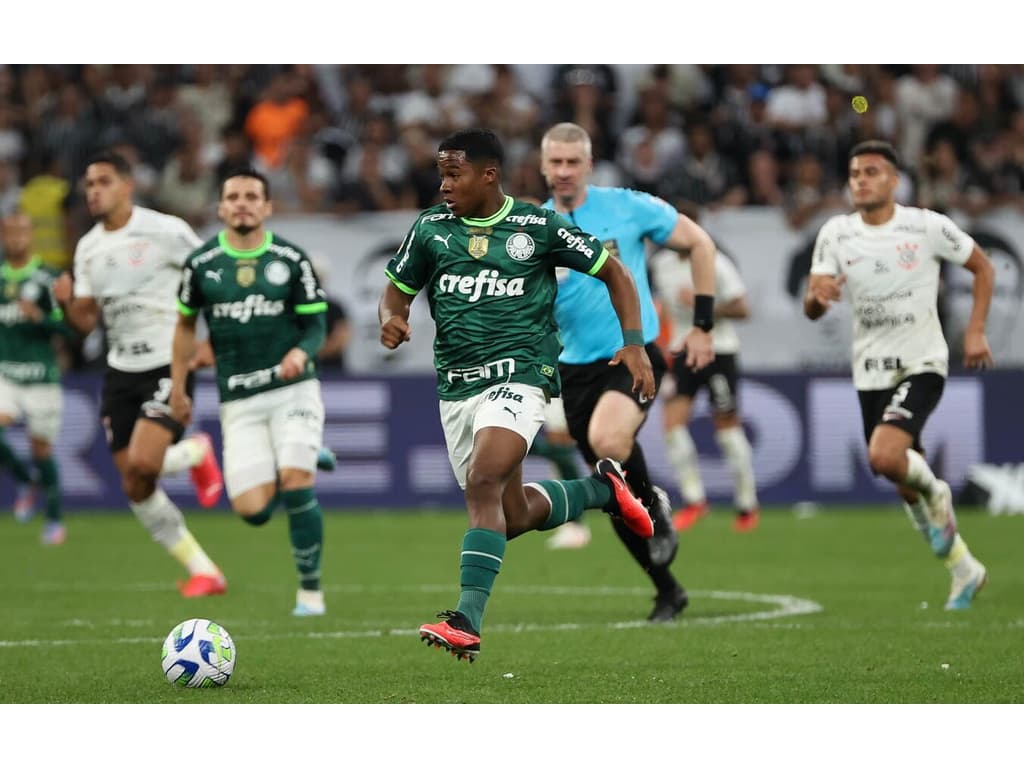 Endrick busca seu primeiro gol pelo Palmeiras em despedida do clube no Dérbi.