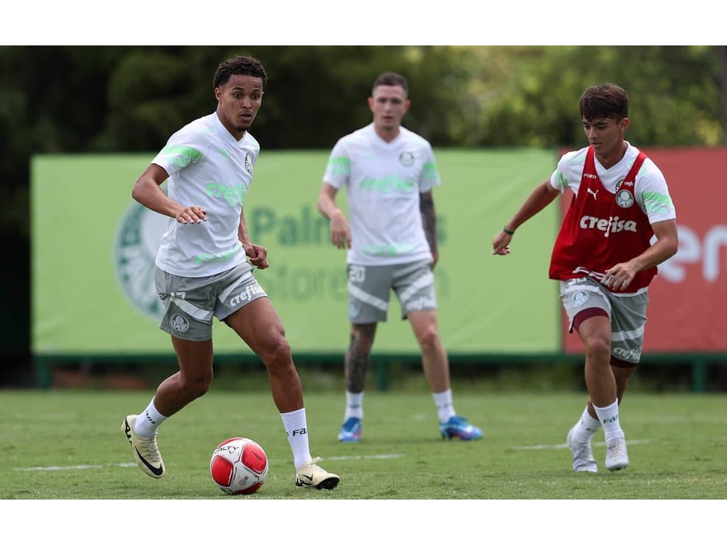 Palmeiras aguarda Lázaro e Endrick para duelo decisivo contra São Bernardo.
