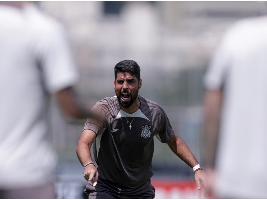 Antônio Oliveira avalia mudanças necessárias no Corinthians para a Copa do Brasil.