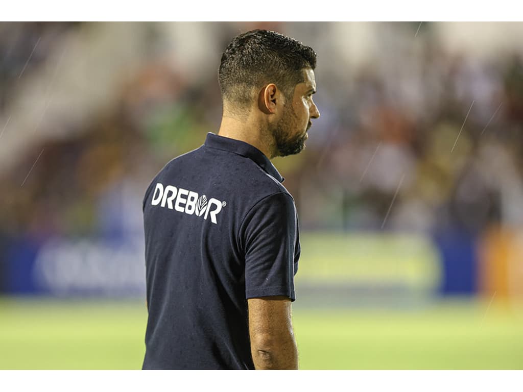 Empecilho entre Mano e Cuiabá impede estreia do técnico António Oliveira no Corinthians