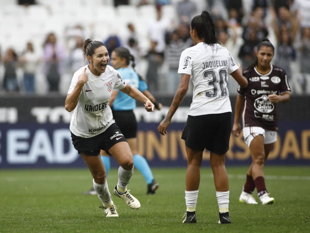 Corinthians garante vaga na final da Supercopa feminina ao vencer Ferroviária.
