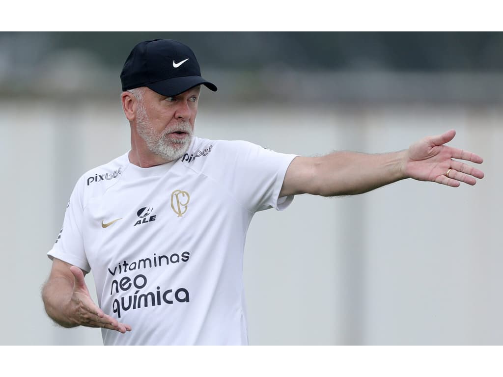 Torcedores corintianos clamam por treinador campeão da Champions após saída de Mano.