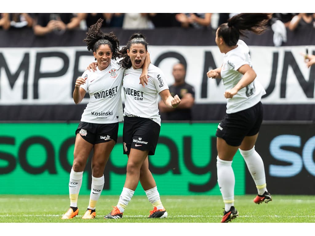 Corinthians conquista tricampeonato da Supercopa do Brasil feminina com vitória sobre Cruzeiro.