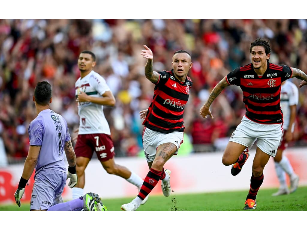Flamengo renasce em 2024 e se aproxima de títulos após vexames em 2023.