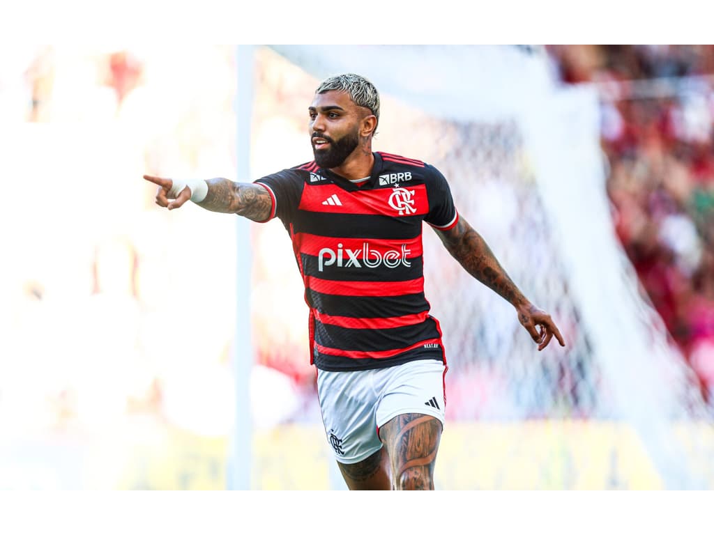 Analisando semelhanças, jornalista compara trajetórias de Gabigol e Mbappé no futebol.