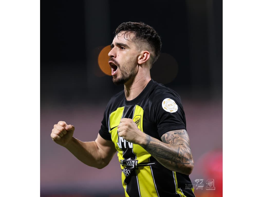 Igor Coronado rescinde contrato e Corinthians se aproxima da contratação do meia.