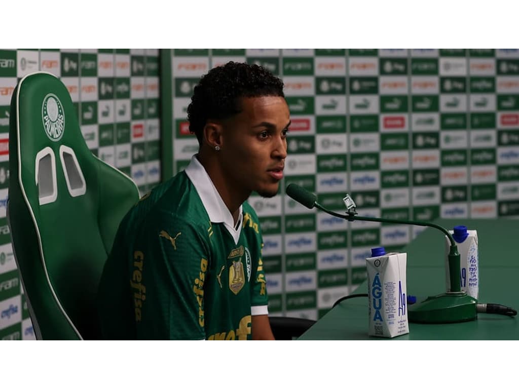 Lázaro mantém a confiança e destaca preferência por posição no Palmeiras