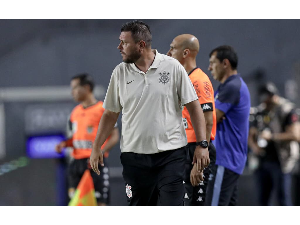 Ex-assistente do Corinthians surpreso com demissão: declaração inesperada sobre saída