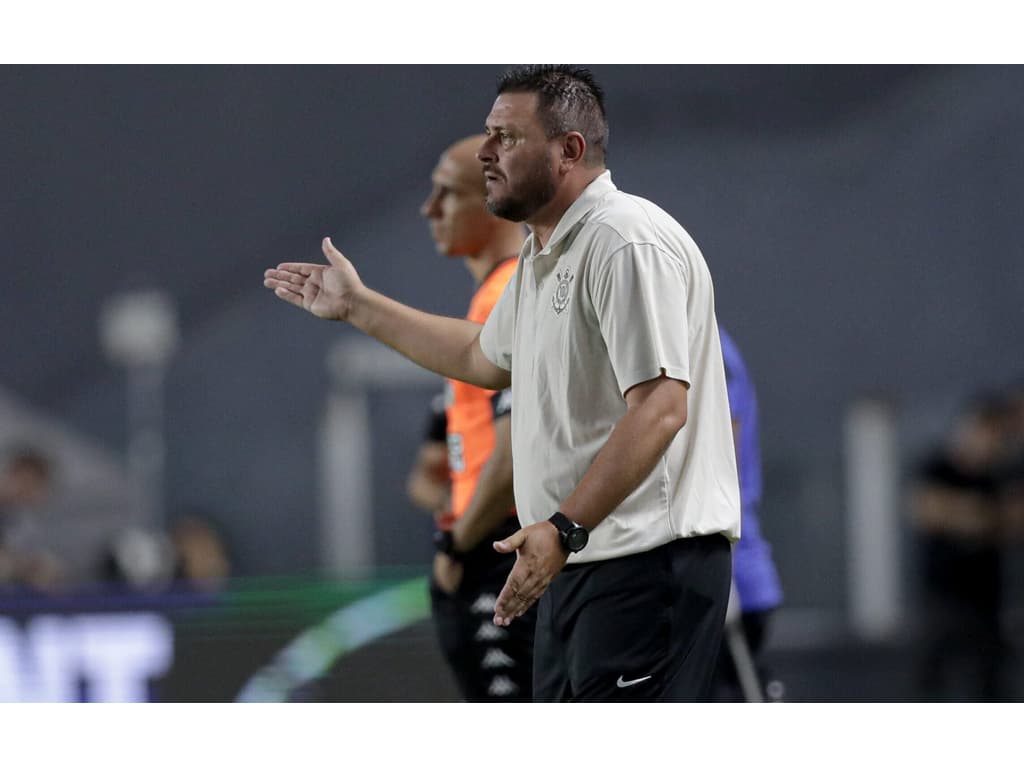 Auxiliar contratado pelo Corinthians é demitido apenas um mês depois de sua contratação