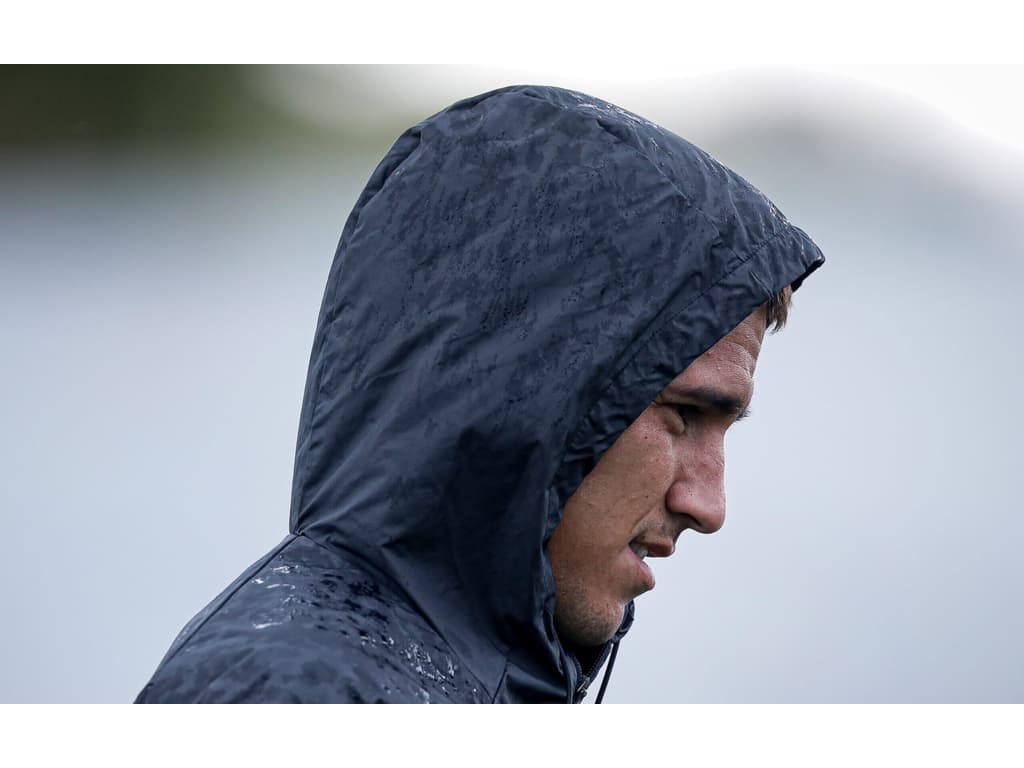 Rojas falta a treino e decide futuro no Corinthians