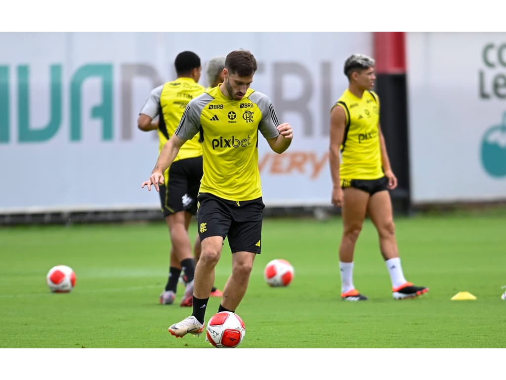Flamengo exclui Viña da lista de jogadores para enfrentar o Volta Redonda por razões estratégicas.