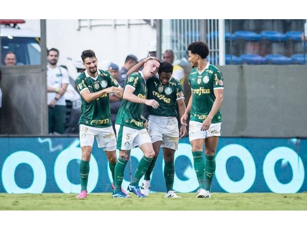 Torcida palmeirense elogia talento de Aníbal Moreno em primeiro gol marcado.