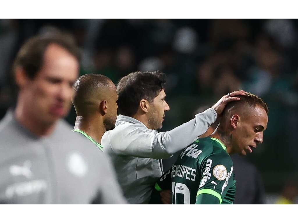 Abel decide destino de Breno Lopes, atacante do Palmeiras cobiçado pelo Vasco