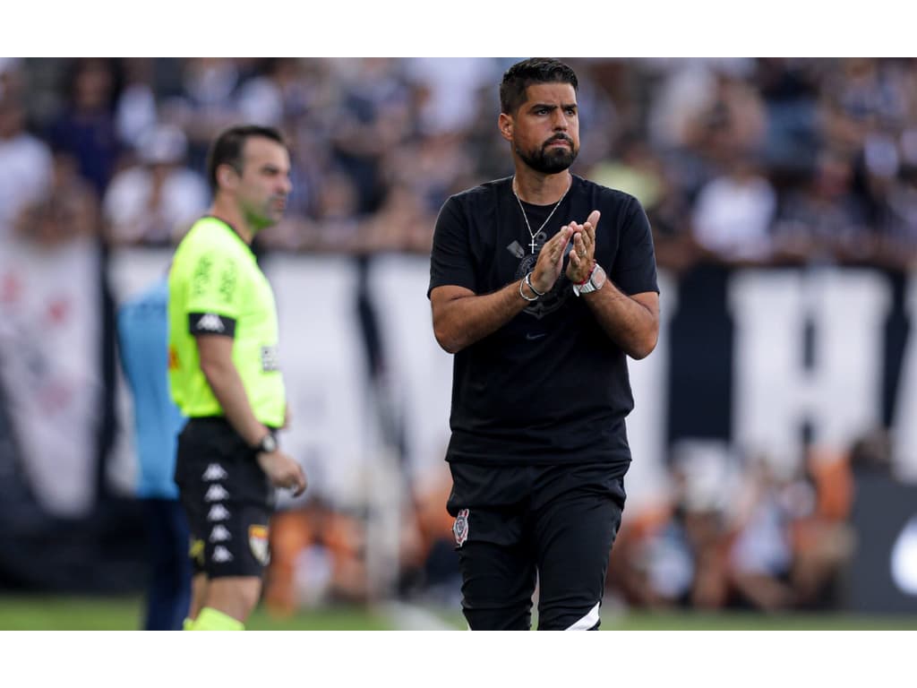 Elogios de António Oliveira à Atuação do Corinthians Contra Adversário Forte.