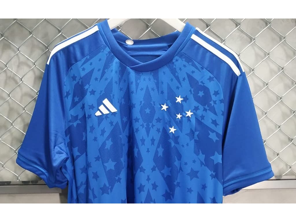 Provável nova camisa do Cruzeiro para 2024 vaza nas redes sociais; veja  fotos