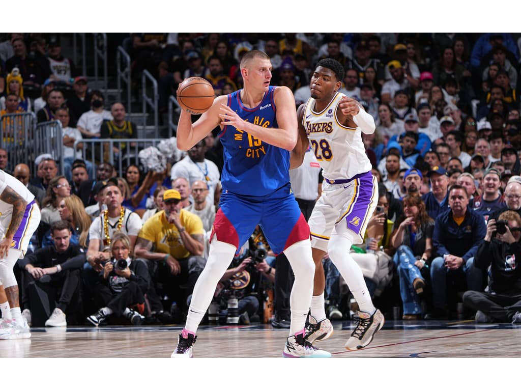 Nikola Jokic não decepciona e lidera vitória de Nuggets contra Lakers