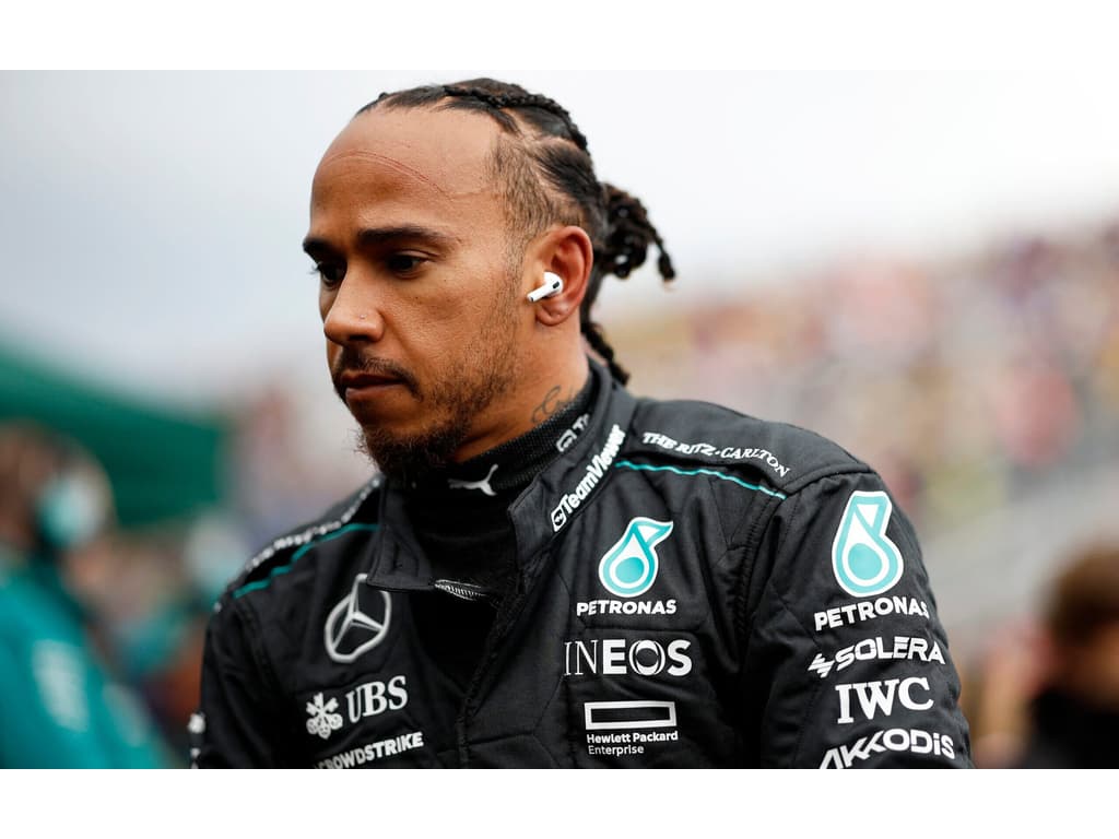Hamilton extiende racha de carreras sin aparecer en la cima de la F1