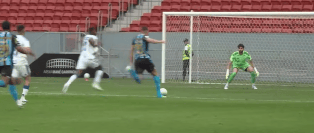 Carlos Vinicius deslocou Otávio em Grêmio x Cruzeiro