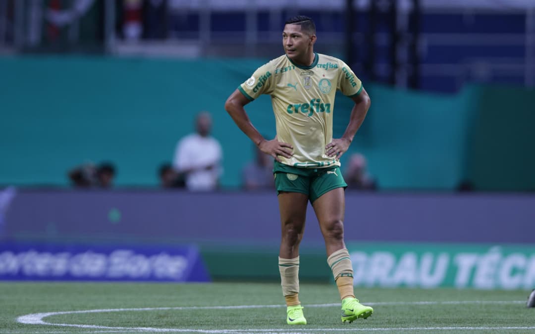 DE SAÍDA? Rony pode jogar em rival paulista em 2025