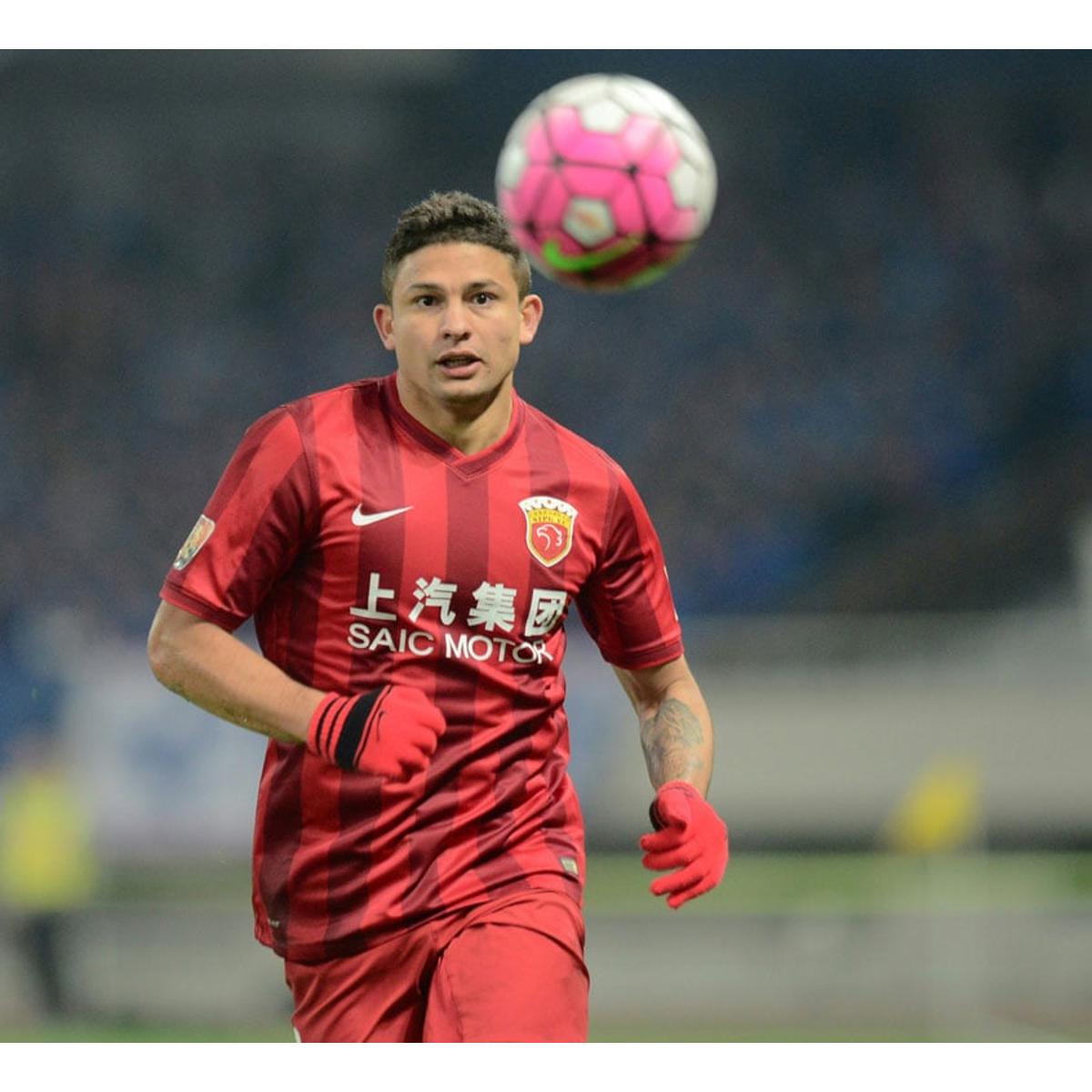 Elkeson faz dois e garante vitória do Shanghai SIPG na Champions