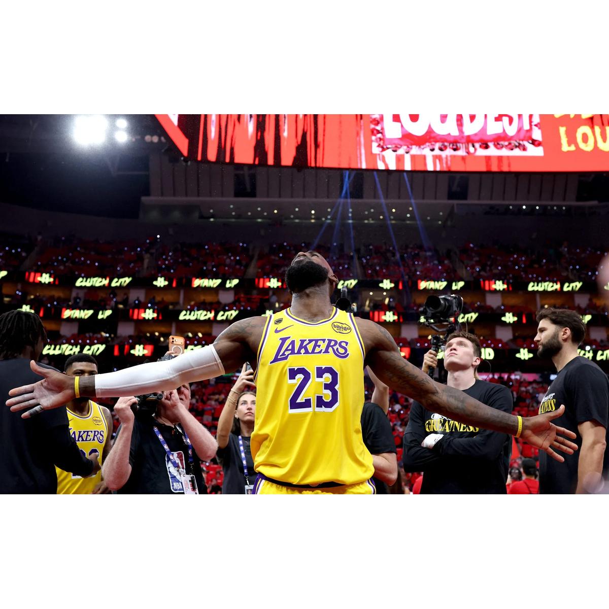 LeBron James escolhe o 76ers para buscar último título da carreira