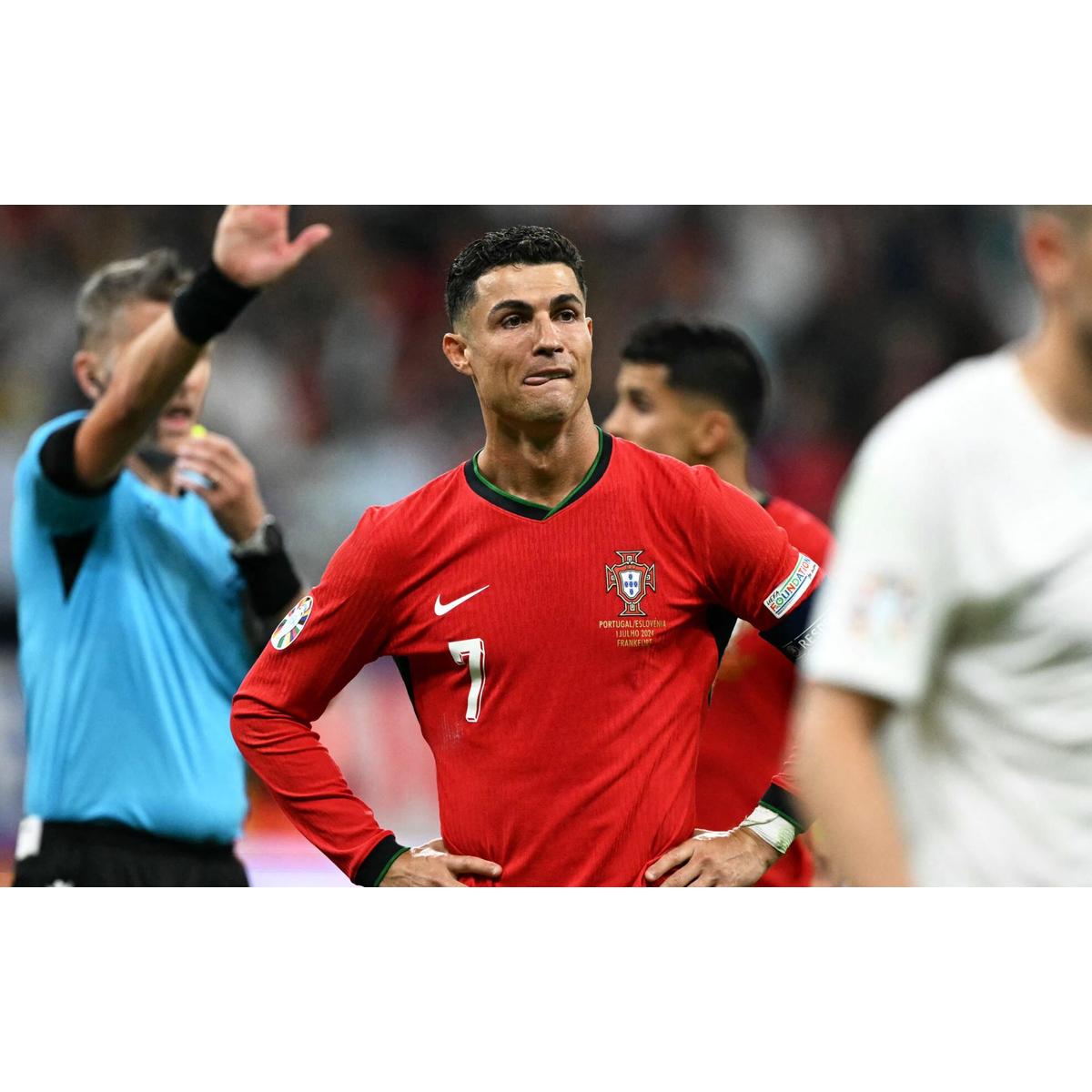 Cristiano Ronaldo chora em campo após pênalti perdido por Portugal e  jornalistas comentam - Lance!