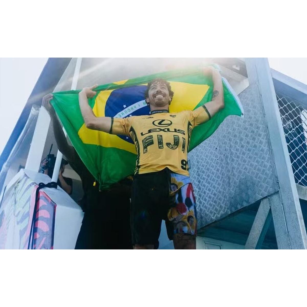 Yago Dora vira nos últimos segundos e elimina Medina na WSL