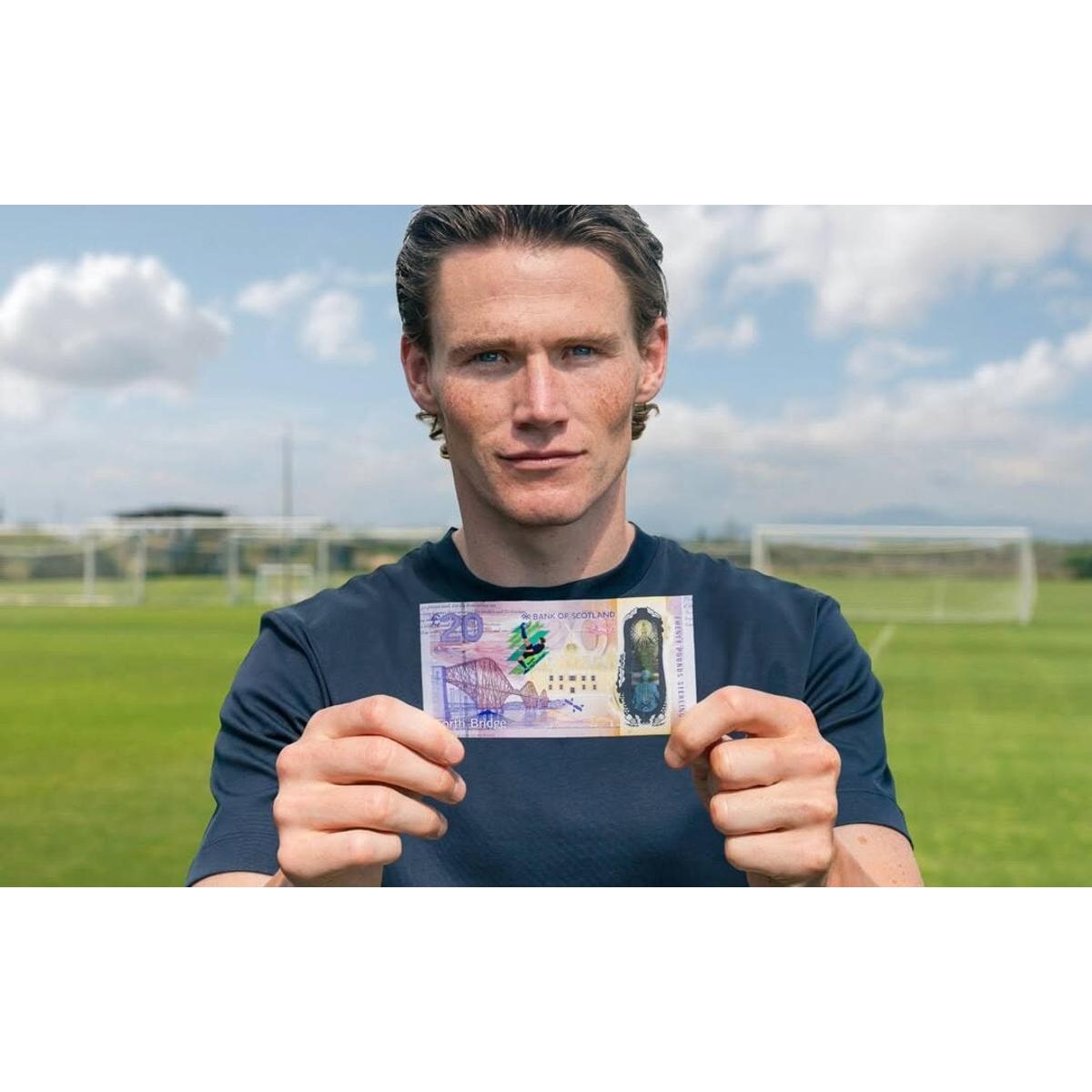 Rival do Brasil, McTominay ganha homenagem após gol histórico pela