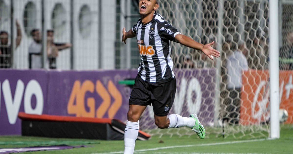 Palmeiras 0 x 2 Atlético-MG no Brasileirão 2014; show de Dodô no Pacaembu