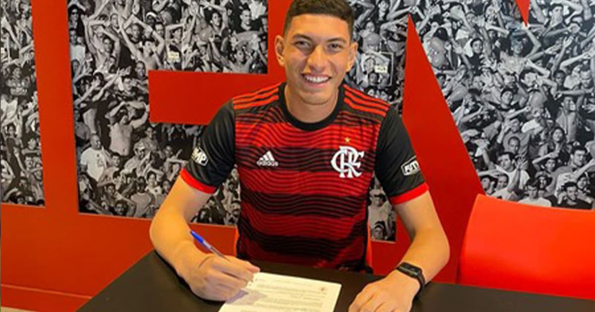 Lance R Barone Caio Barone, do sub-17 do Flamengo, assina primeiro contrato ...