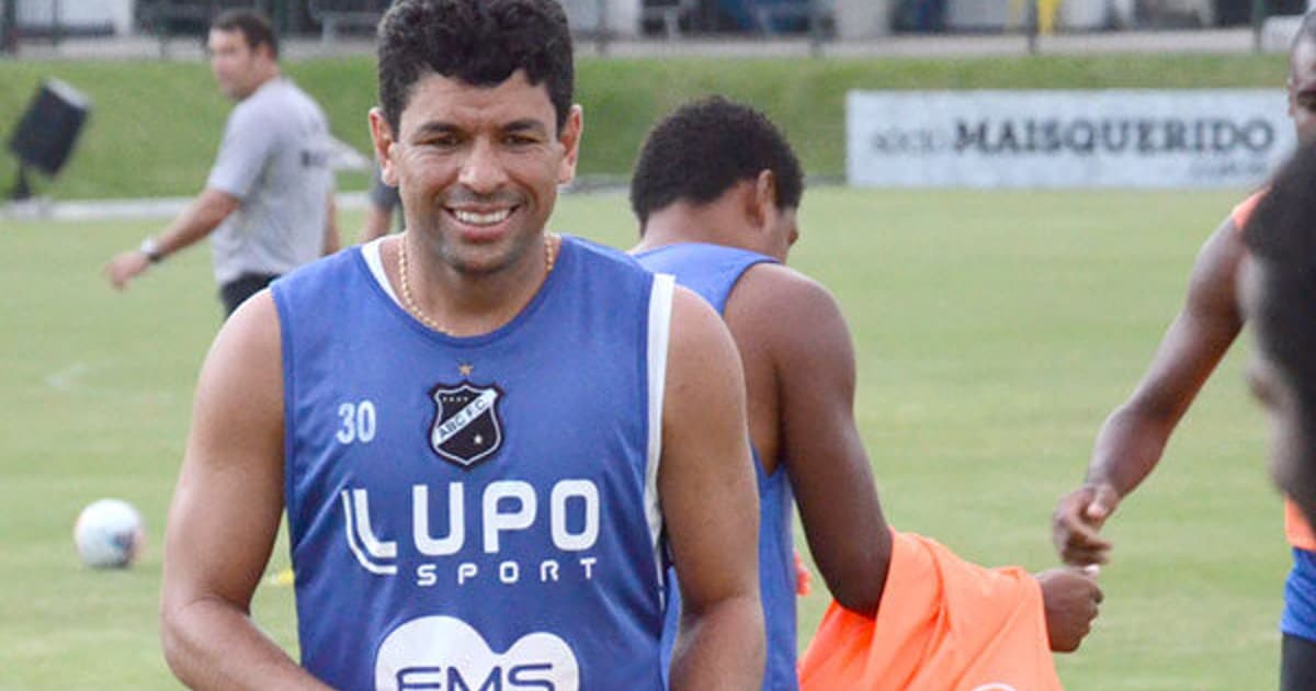 Por onde anda Schwenck, ex-atacante de Botafogo e Cruzeiro?