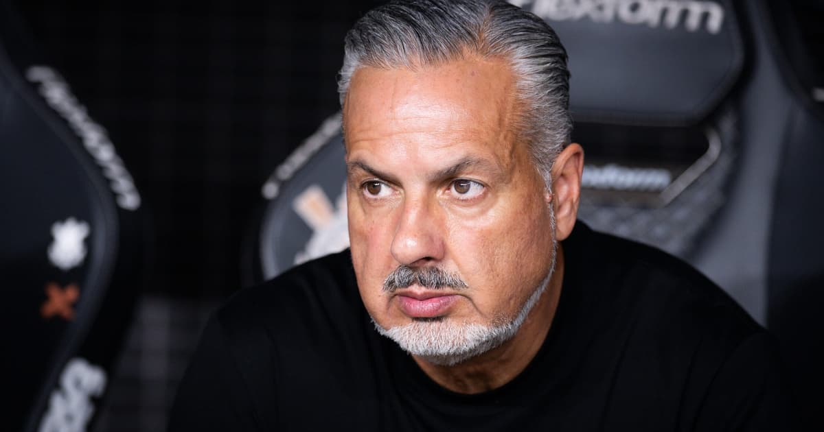 Flamengo: Diretor afirma que reforços não são prioridade e antecipa mudanças na janela de transferências