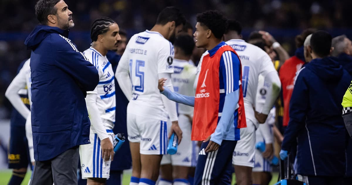 Artur Jorge apresenta dados e balanço do semestre aos jogadores do Cruzeiro