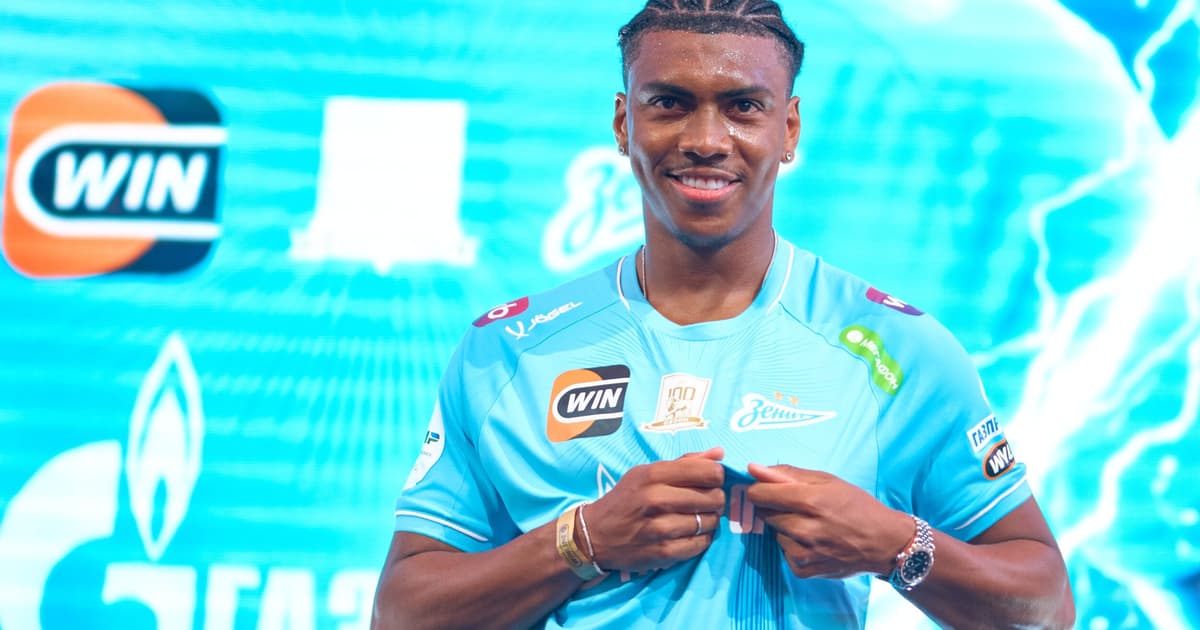 Atacante assinou vínculo de quatro anos com o clube russo