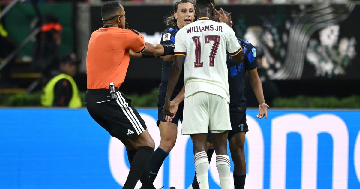 Nico Williams chama De la Cruz de 'frustrado' após entrada dura