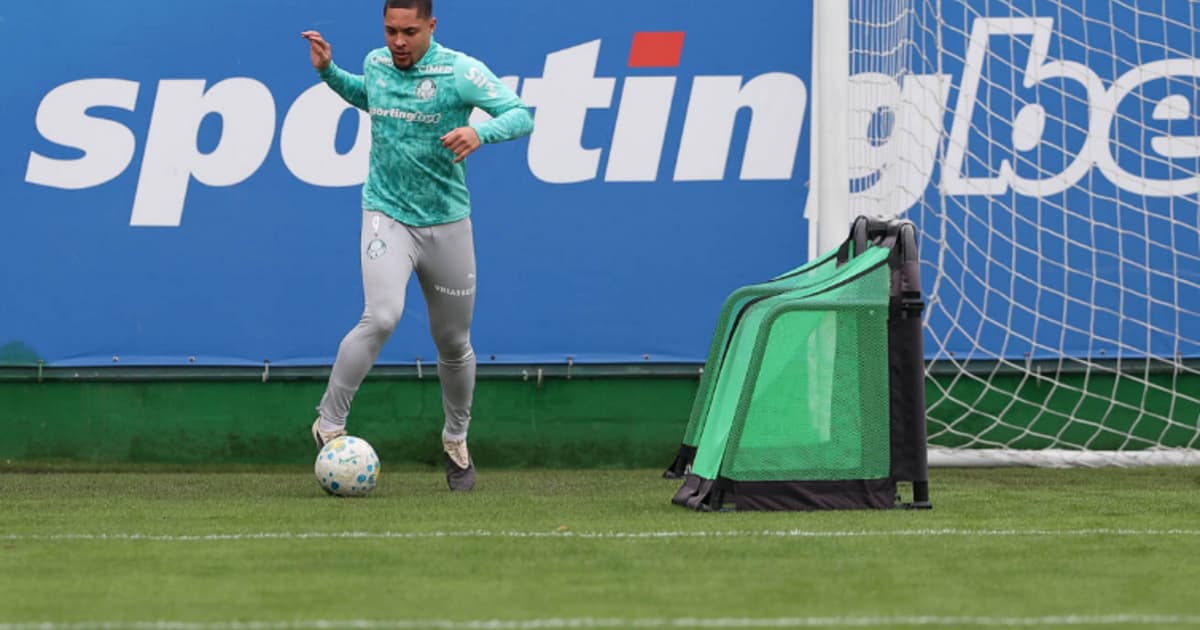 Jogadores treinam com bola, e Vitor Roque cumpre cronograma no Palmeiras