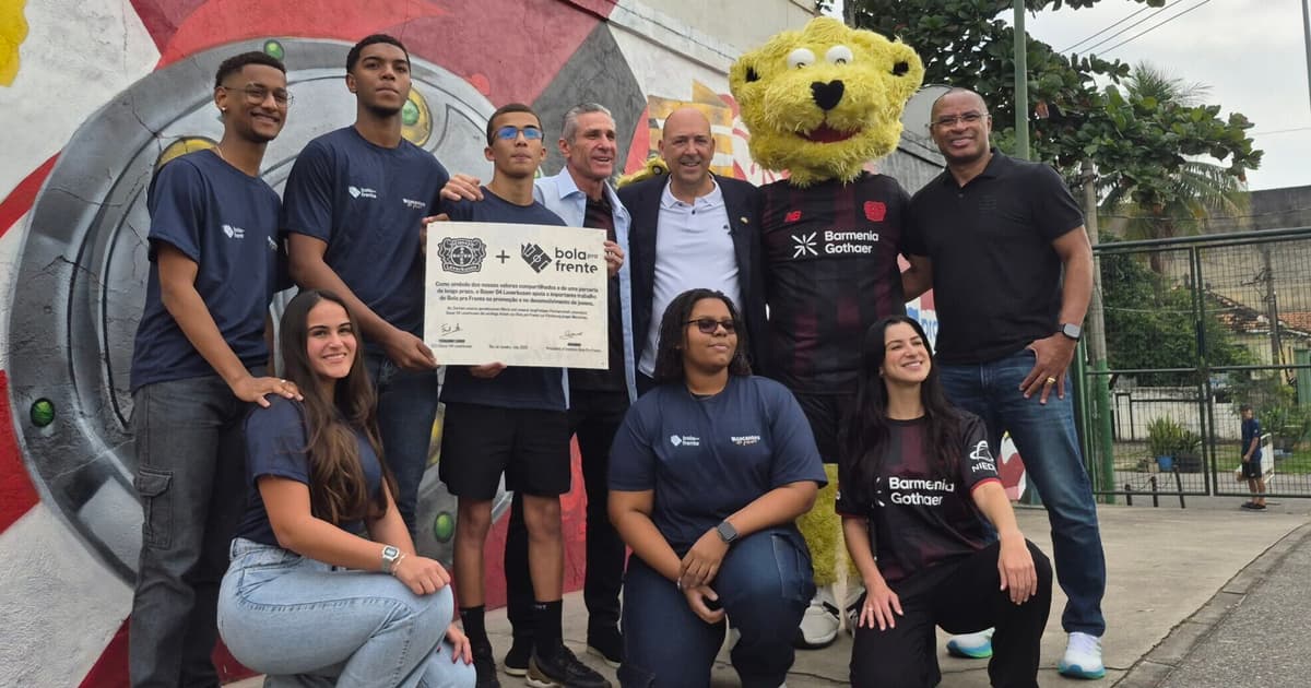 Bayer Leverkusen celebra parceria com Bola Pra Frente em Madureira