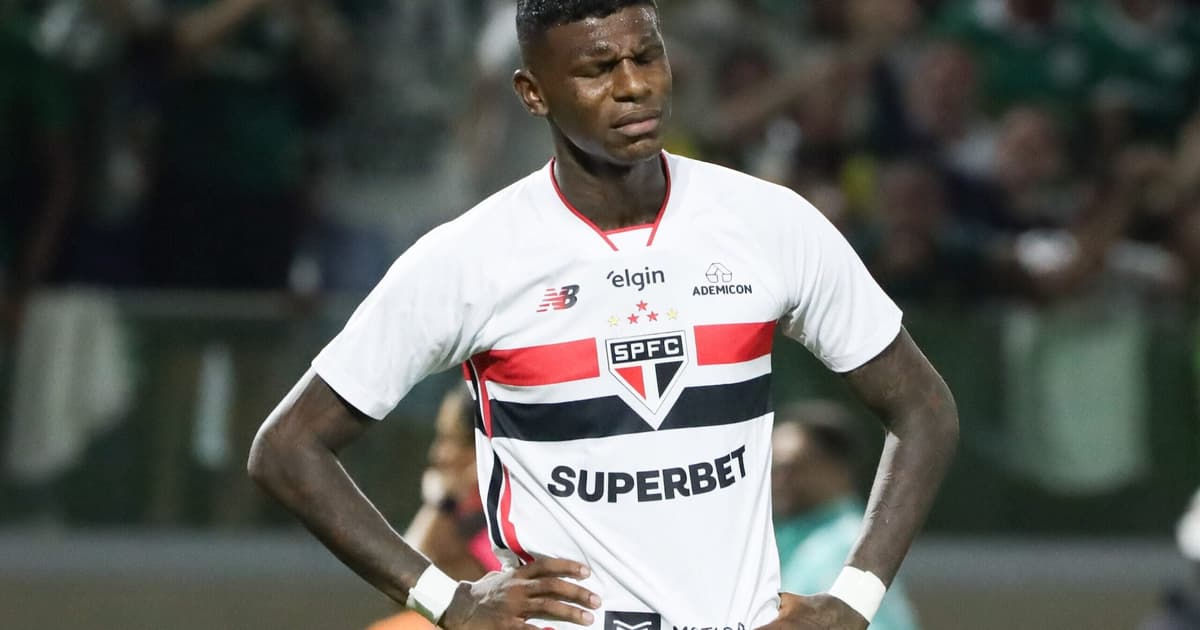 Sob vaias, Arboleda vira 'solução' do São Paulo diante da falta de zagueiro