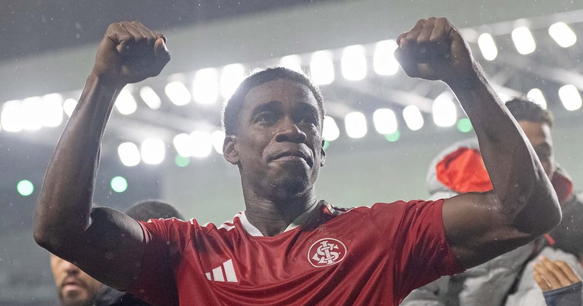 Falha de Félix Torres em Athletico x Internacional repercute: 'Bizarro'