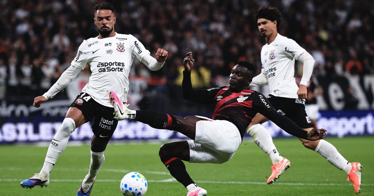 Ídolo do Corinthians detona gramado da Neo Química: 'O fim'