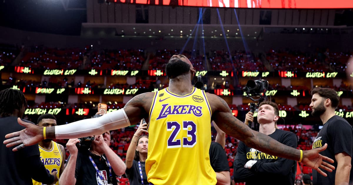 NBA espera decisão de LeBron James para definir calendário