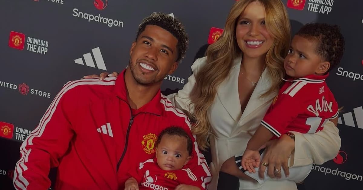 Cria do Vasco, Andrey Santos se declara ao clube em apresentação no Manchester United