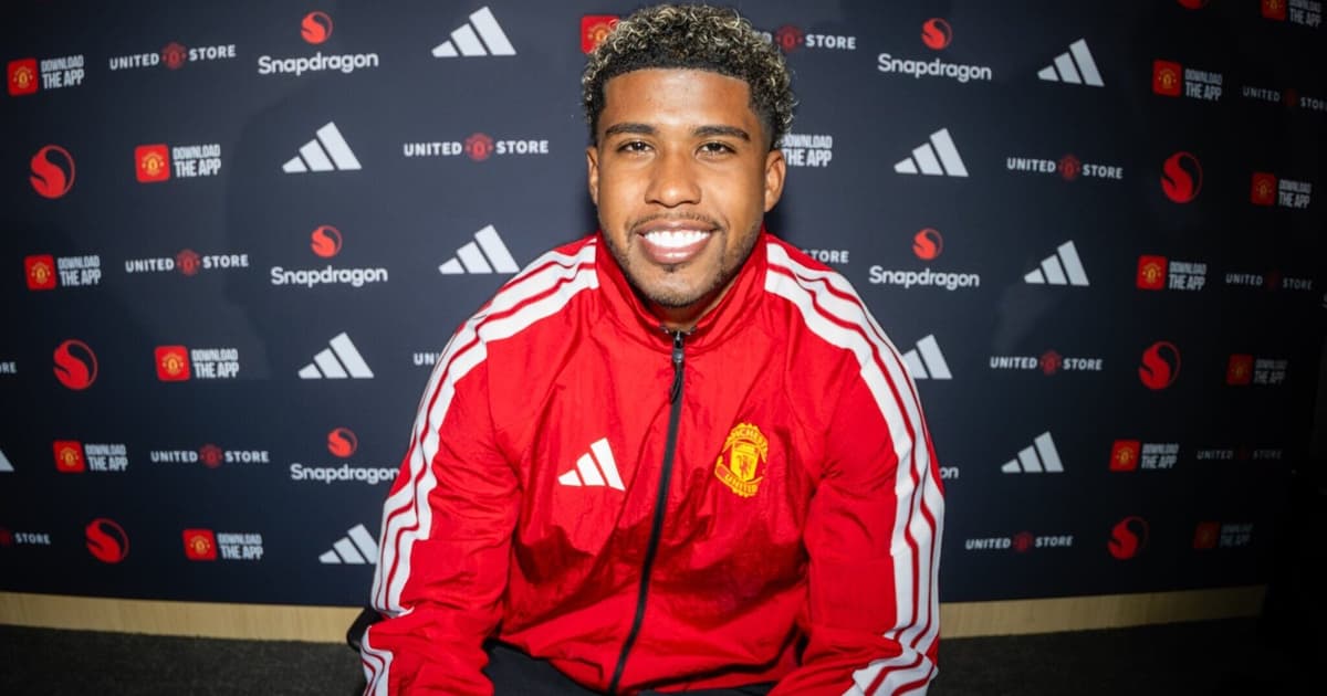 Andrey Santos é anunciado oficialmente como o novo reforço do Manchester United