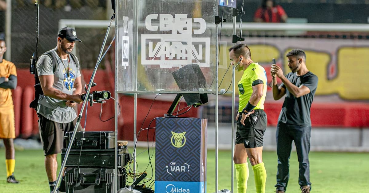 Vitória provoca Palmeiras após polêmica de arbitragem: 'Parabéns'